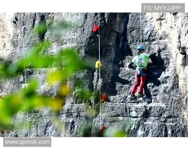 深圳攀岩队的速度之谜:探索攀岩巨献的背后故事与训练秘诀 深圳攀岩队的速度之谜:探索攀岩巨献的背后故事与训练秘诀